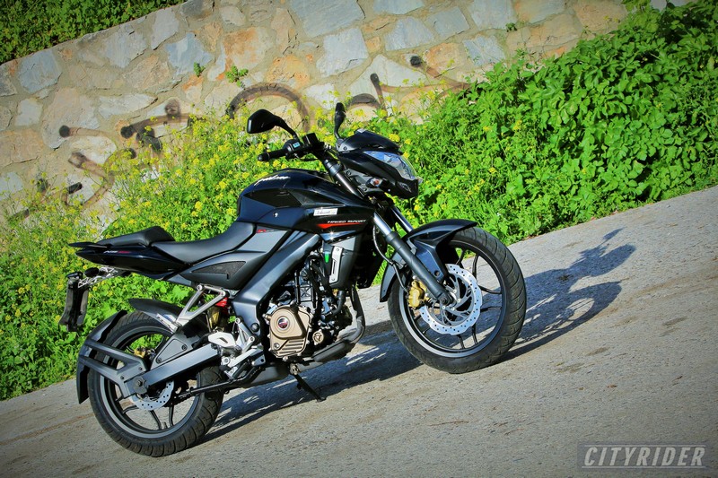 bajaj pulsar 200 statika 1