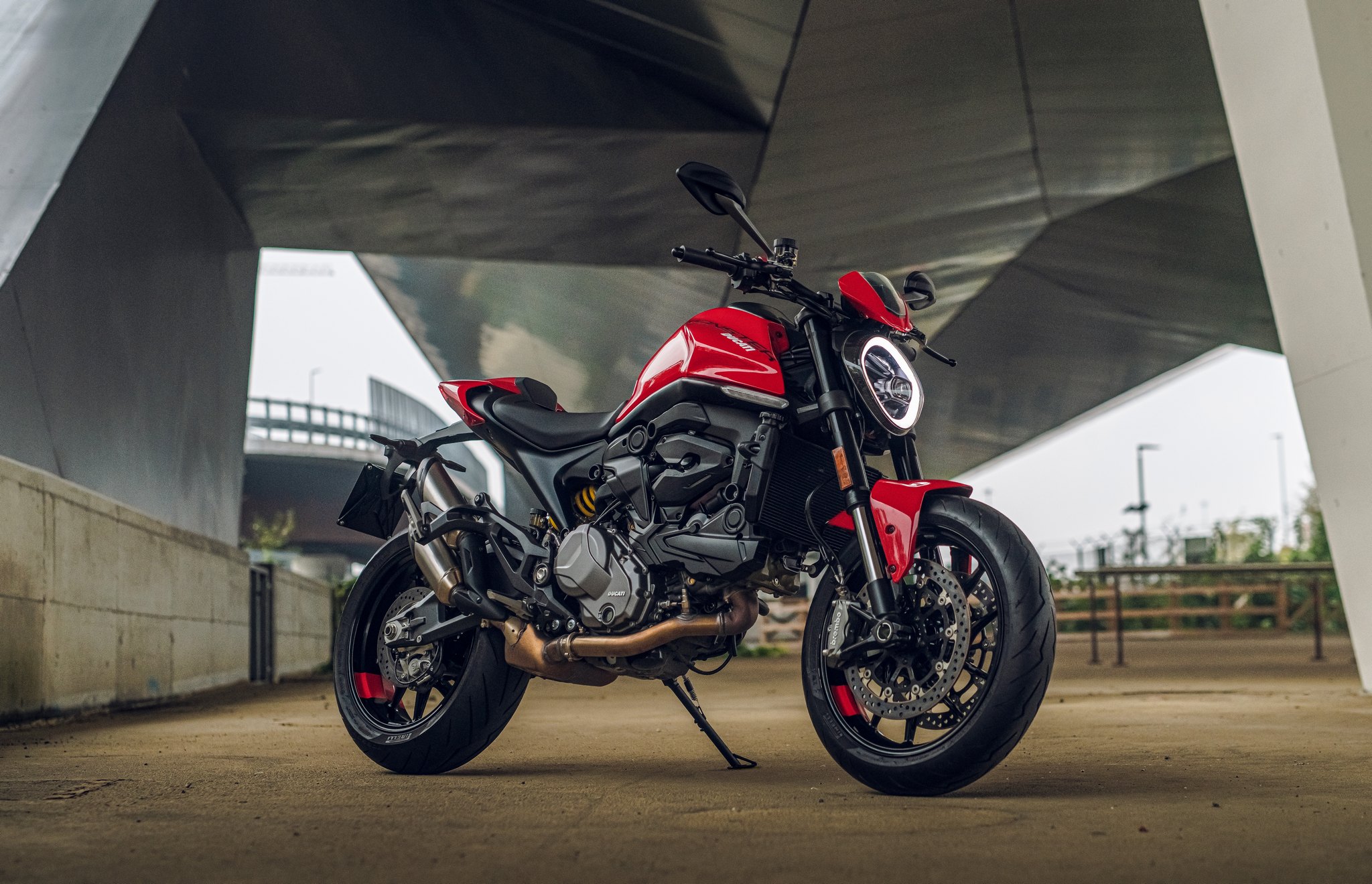 MY21 DUCATI MONSTER PLUS AMBIENCE 17 UC214578 High