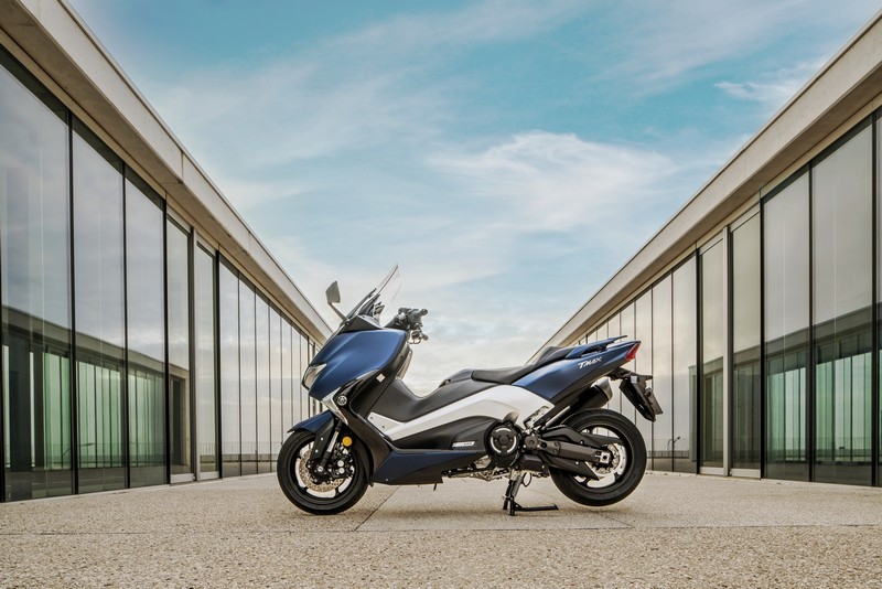 yamaha tmax red dot 4