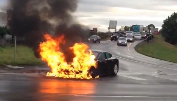 20171026 084226 TeslaFire 02
