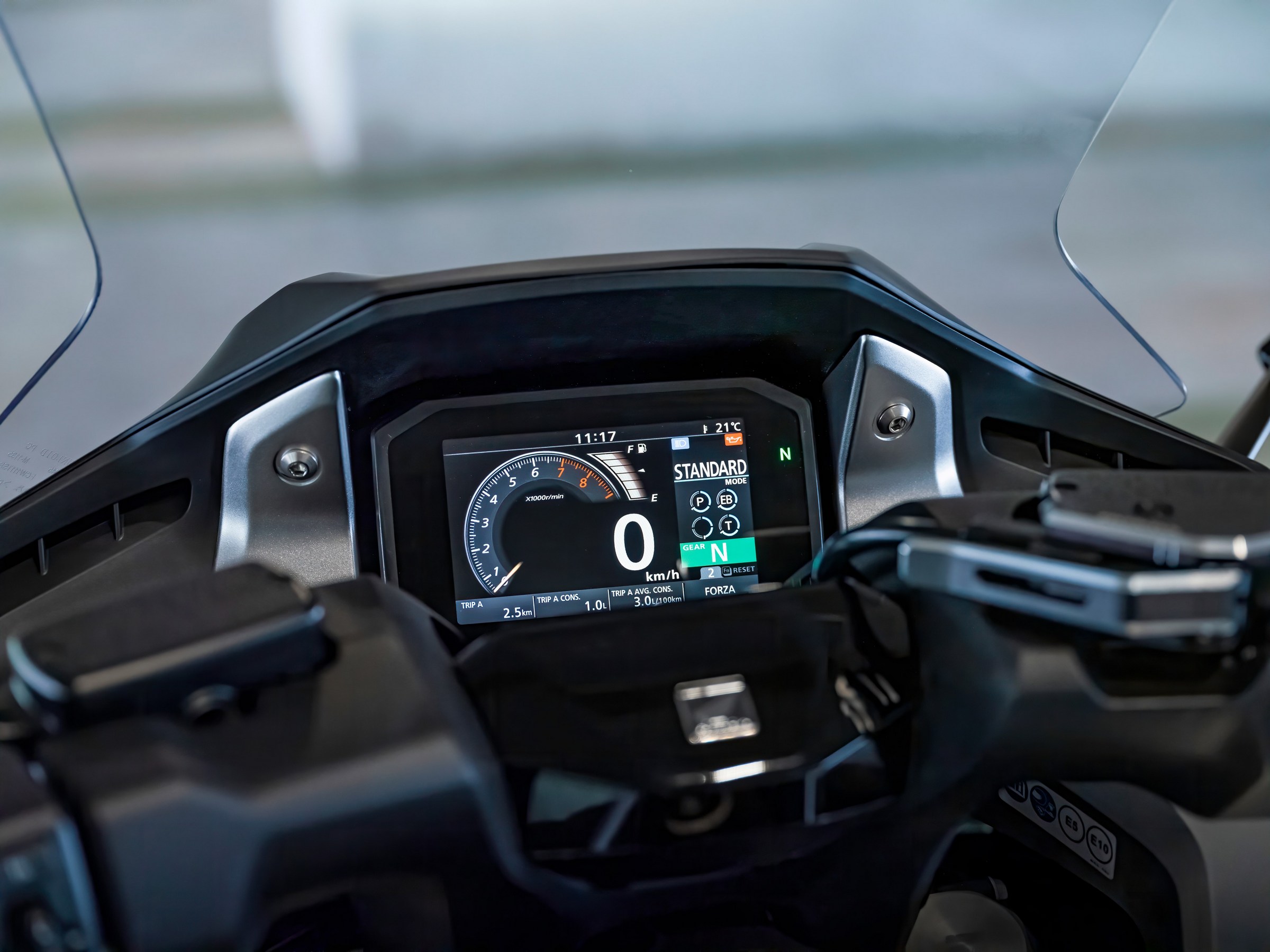 honda forza 750 00003