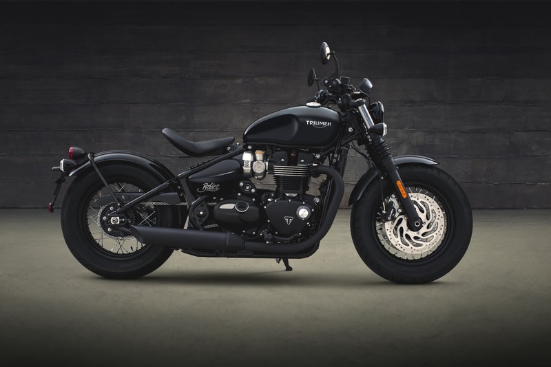 triumph bonneville bobber black 16